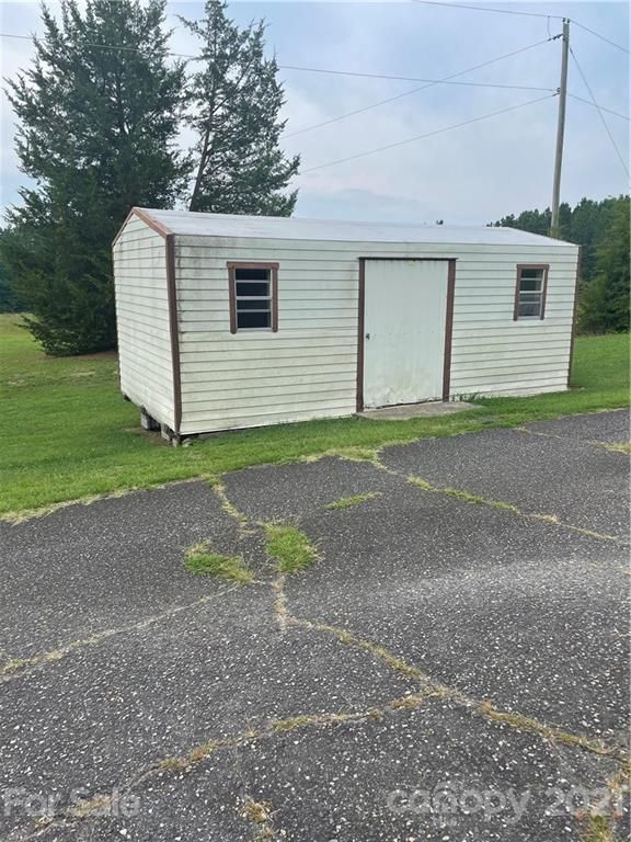 1012 E Academy St E, Cherryville, NC 28021
