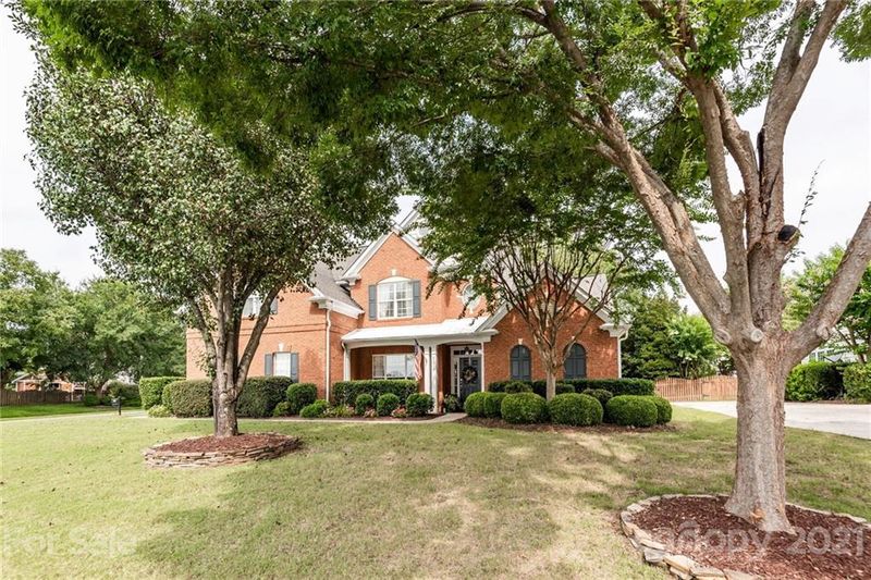5218 King Arthur Dr, Charlotte, NC 28277
