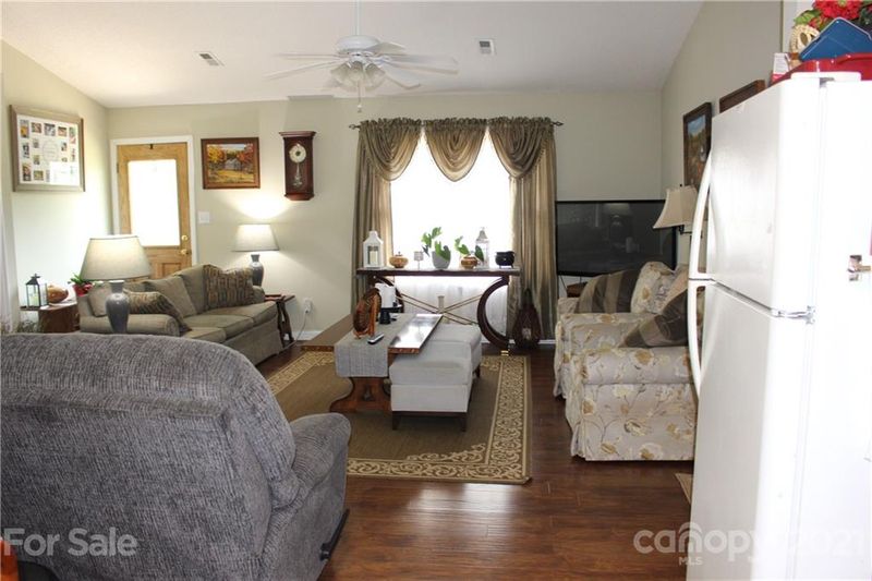 5230 Harris Farm Rd, Hickory, NC 28602