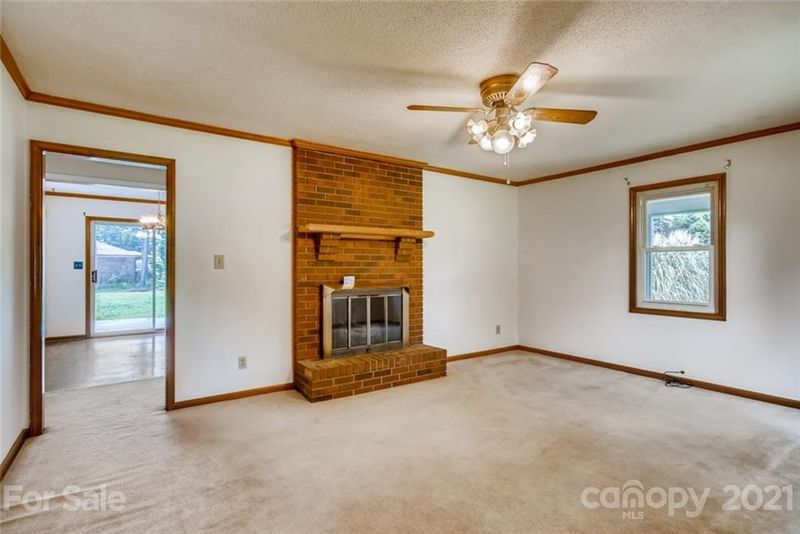 200 Dawn Dr, Mount Holly, NC 28120
