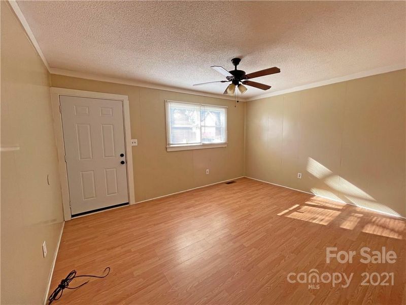 418 E 11th St, Newton, NC 28658