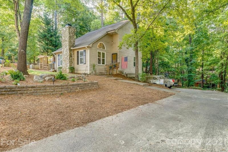 2129 Manawa Ln, Tega Cay, SC 29708