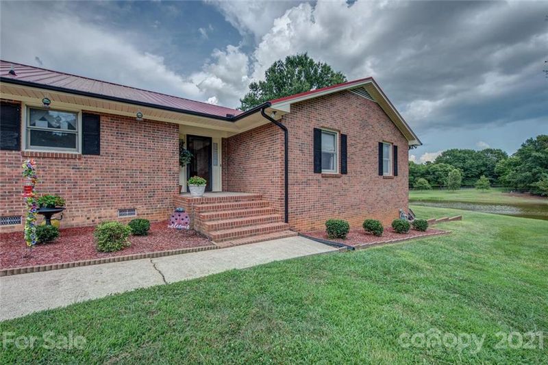 111 Woodchuck Dr, Dallas, NC 28034