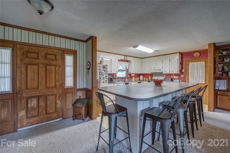 111 Woodchuck Dr, Dallas, NC 28034