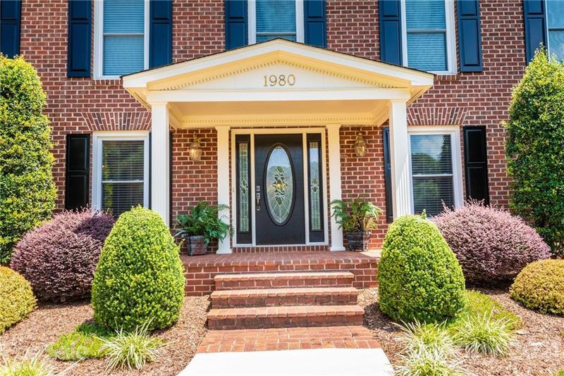 1980 6th St NW, Hickory, NC 28601