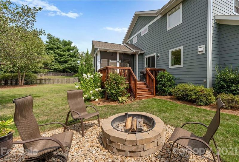 18033 Northport Dr, Cornelius, NC 28031