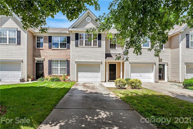 2111 Whispering Way, Charlotte, NC 28212