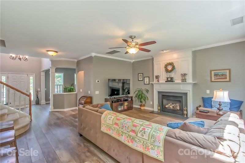 8718 Barrelli Ct, Charlotte, NC 28277