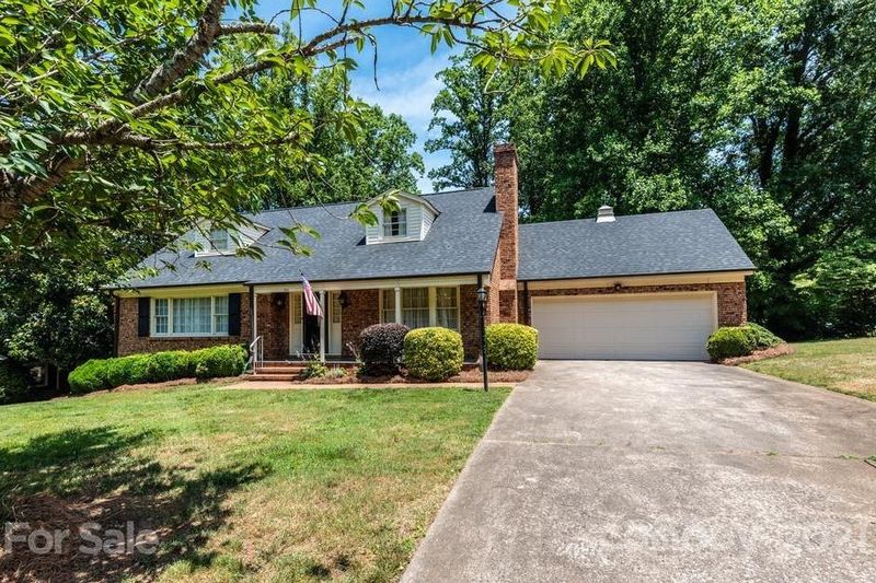 164 17th Ave NW, Hickory, NC 28601