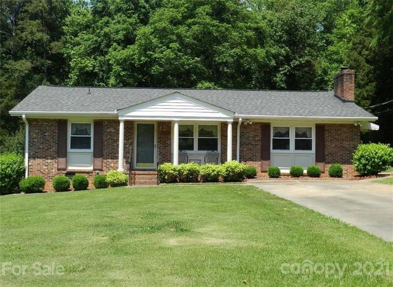 135 Forest Hills Dr, Gaffney, SC 29340