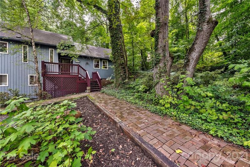 8740 Sardis Rd, Charlotte, NC 28270