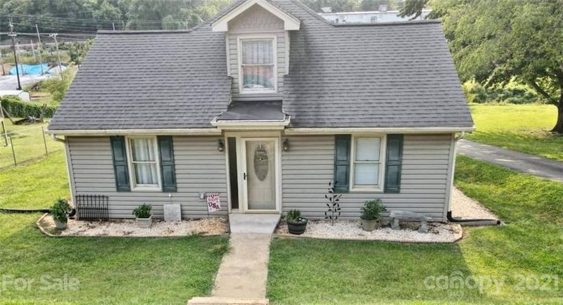 704 N Caldwell Ave, Newton, NC 28658