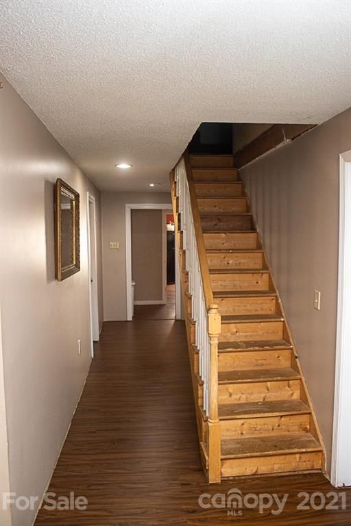704 N Caldwell Ave, Newton, NC 28658