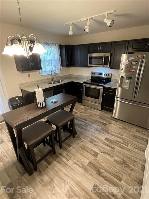 7810 Shadow Lawn Rd, Charlotte, NC 28269