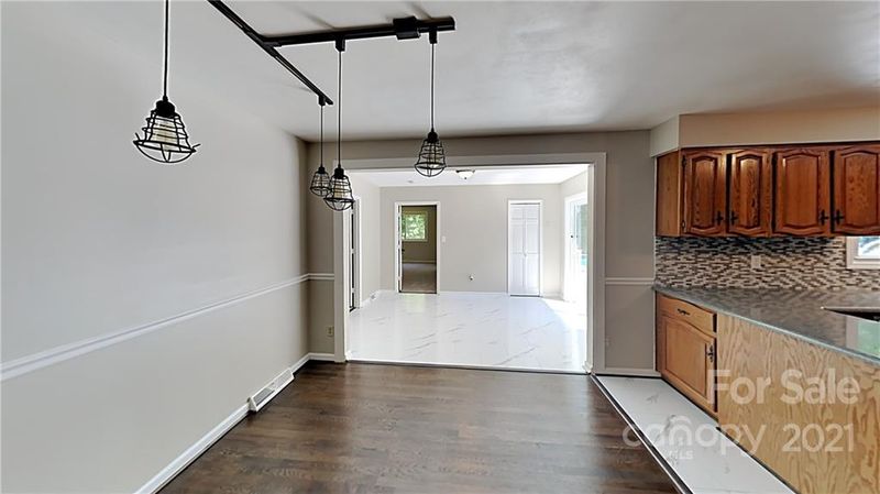 215 Riverton Rd, Matthews, NC 28104