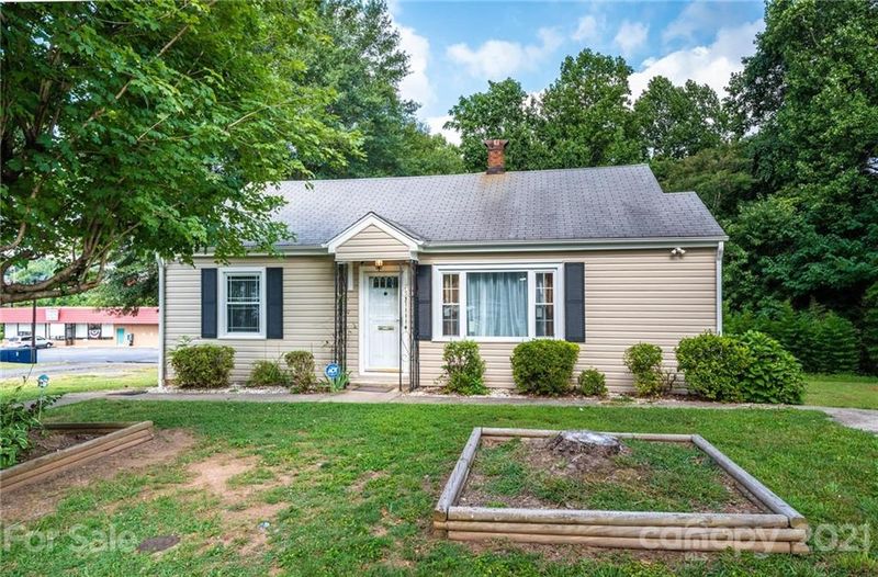 752 8th St SW, Hickory, NC 28602