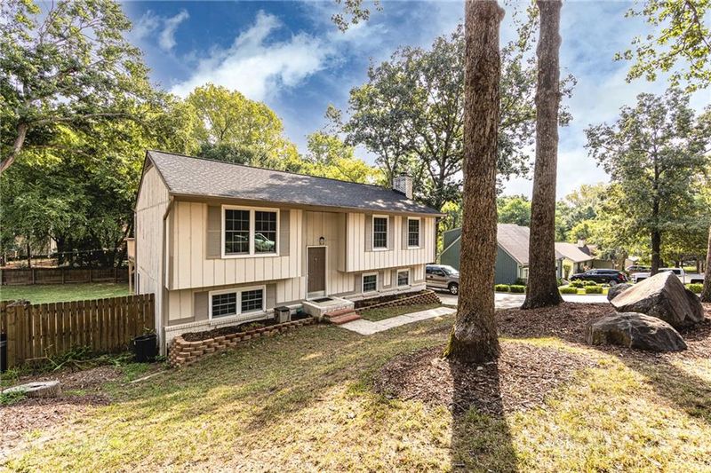 10201 Camelback Cir, Charlotte, NC 28226