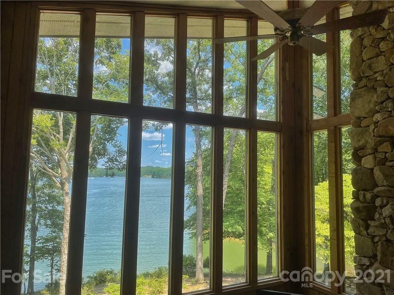 9401 Azalea Rd, Sherrills Ford, NC 28673