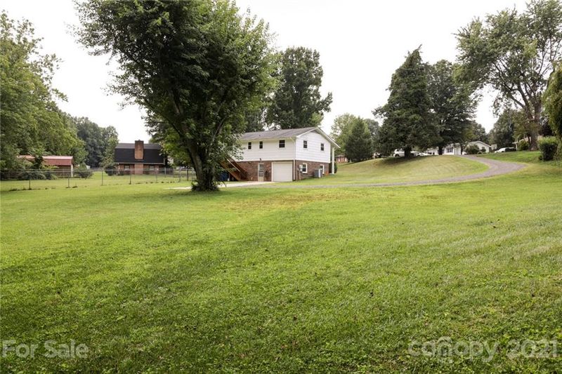 2246 24th Cir NE, Hickory, NC 28601