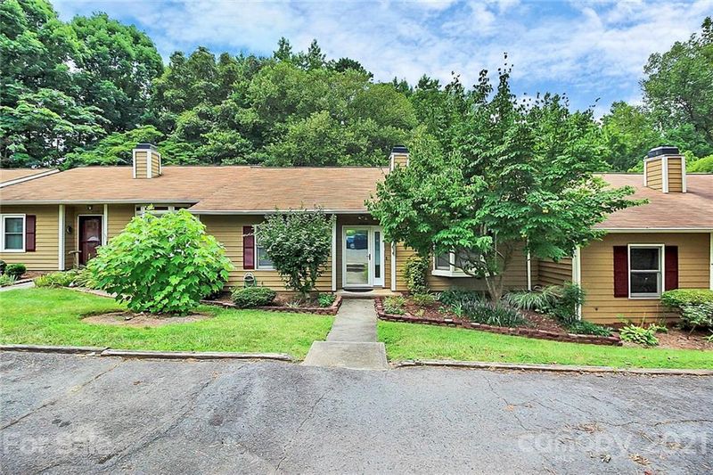 8328 Summerglen Cir, Charlotte, NC 28227