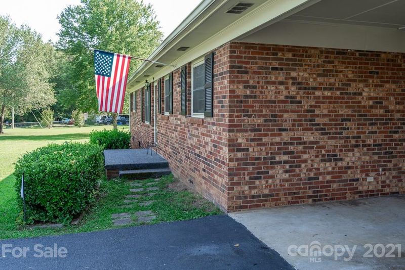 909 Kiser Dairy Rd, Dallas, NC 28034