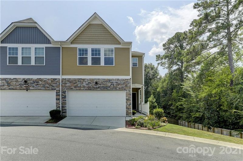7302 Adare Mews Rd, Charlotte, NC 28217
