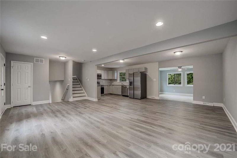 7426 Castlebar Rd, Charlotte, NC 28270