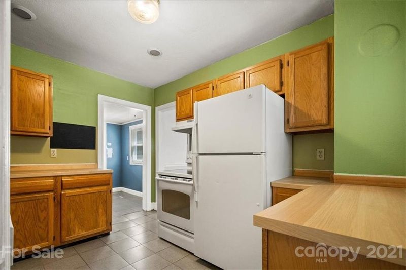 1078 14th Ave NW, Hickory, NC 28601