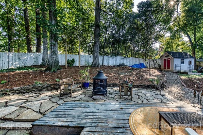 6127 Netherwood Dr, Charlotte, NC 28210