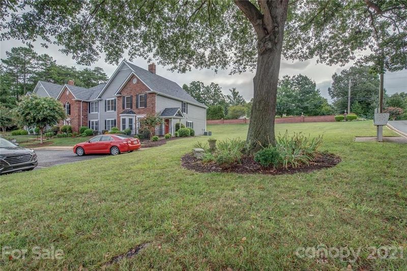 1695 Robinwood Rd, Gastonia, NC 28054