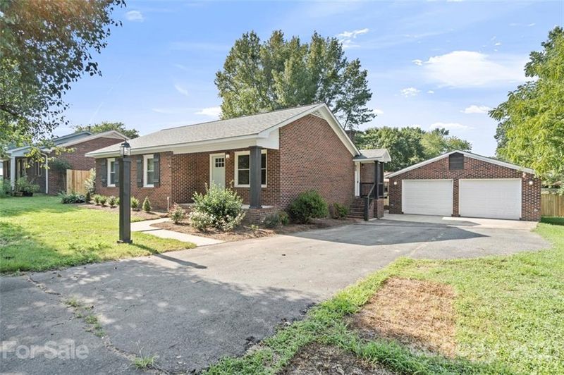 2202 Brantley Rd, Kannapolis, NC 28083