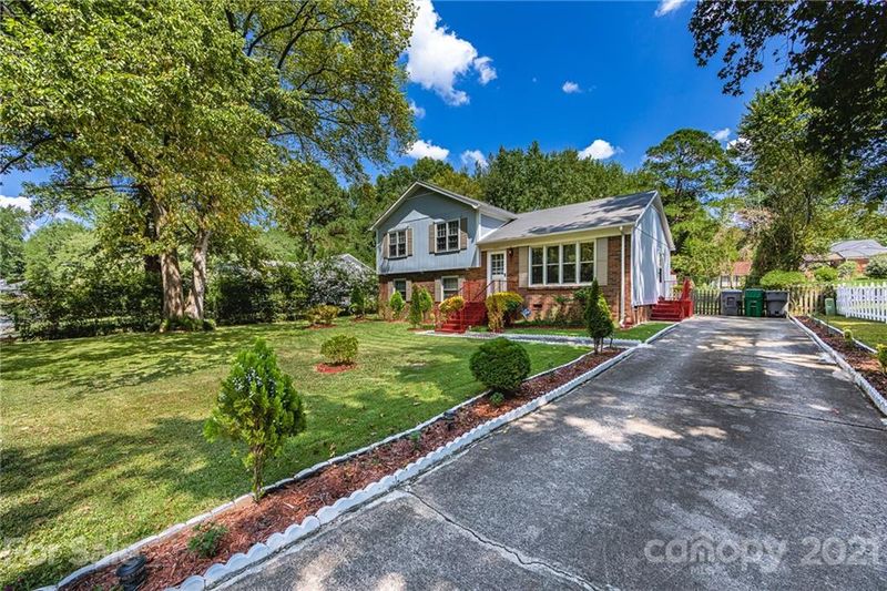 5353 Mock Robin Ln, Charlotte, NC 28212