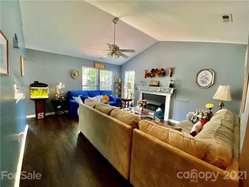 8803 Treyburn Dr, Charlotte, NC 28216