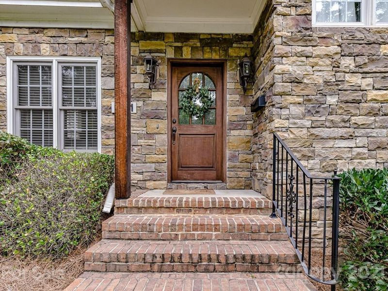 821 Millbrook Rd, Charlotte, NC 28211