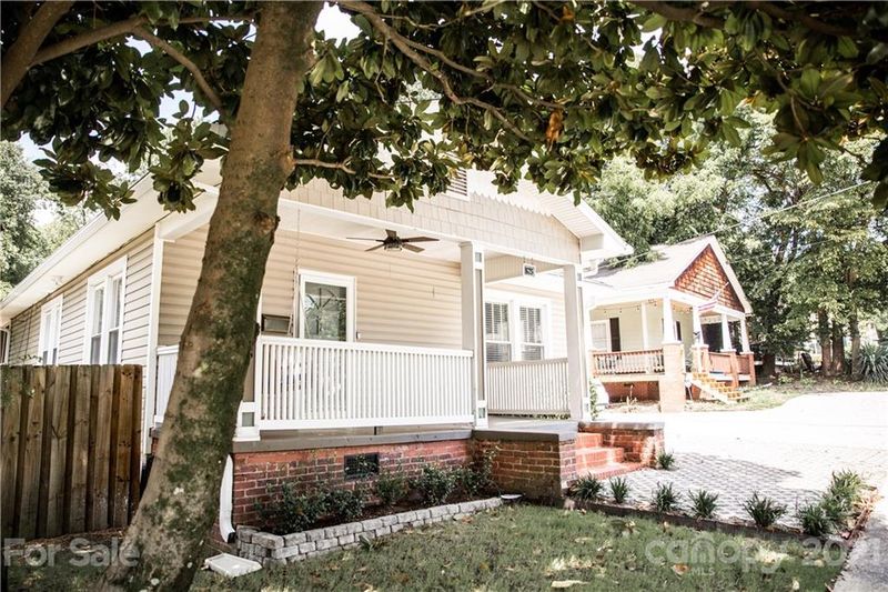 1625 Hawthorne Ln, Charlotte, NC 28205