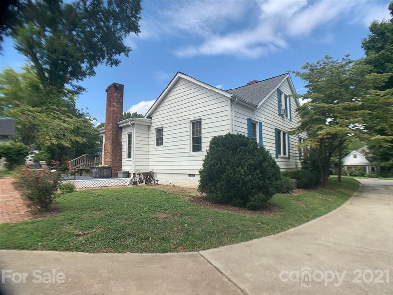 414 S Poplar St, Lincolnton, NC 28092