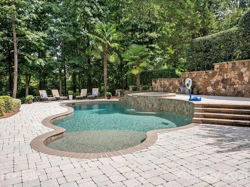 1922 Funny Cide Dr, Waxhaw, NC 28173