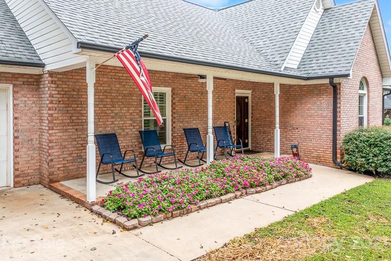 1003 Strawberry Ln, Gastonia, NC 28054