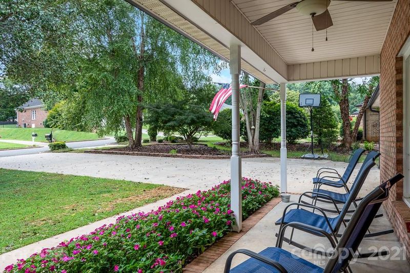 1003 Strawberry Ln, Gastonia, NC 28054