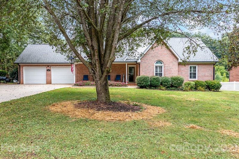 1003 Strawberry Ln, Gastonia, NC 28054