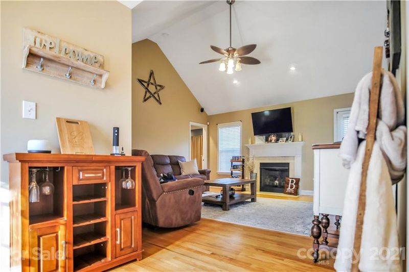 9028 Davis Creek Ct, Dallas, NC 28034