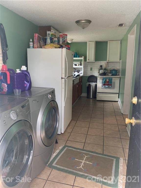 218 E Todd Ln, Charlotte, NC 28208