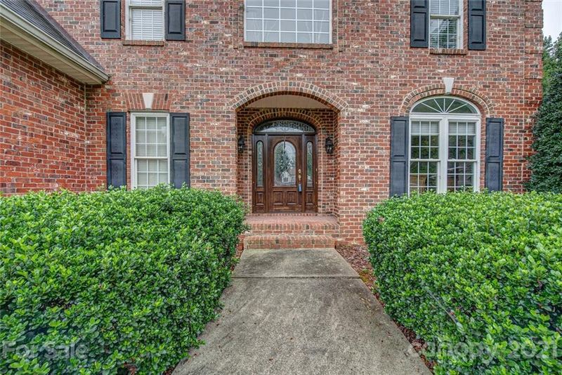 1209 Fox Chase Dr, Newton, NC 28658