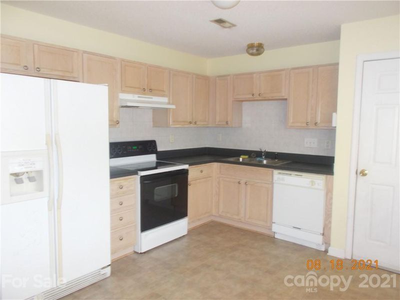 8202 Braids Bend Ct, Charlotte, NC 28269