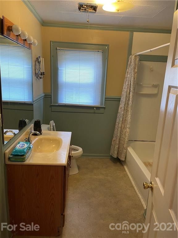 211 E Boyd St, Maiden, NC 28650