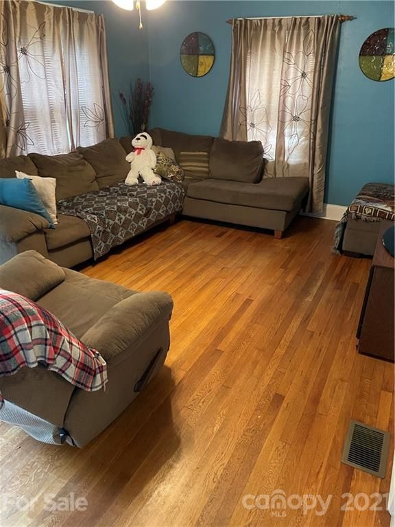211 E Boyd St, Maiden, NC 28650