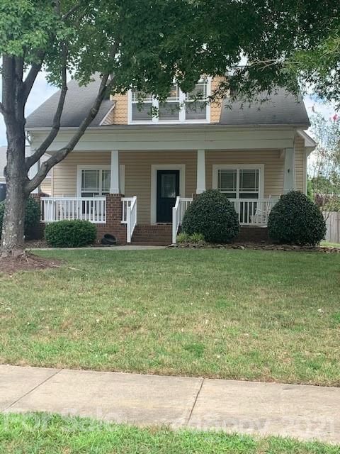 8521 Castle Cliff Dr, Matthews, NC 28105