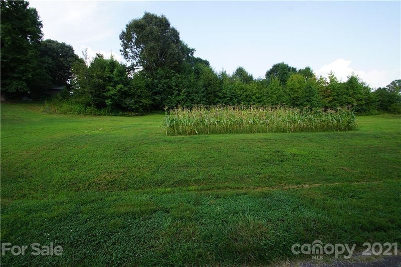 2329 39th Avenue Ct, Hickory, NC 28601