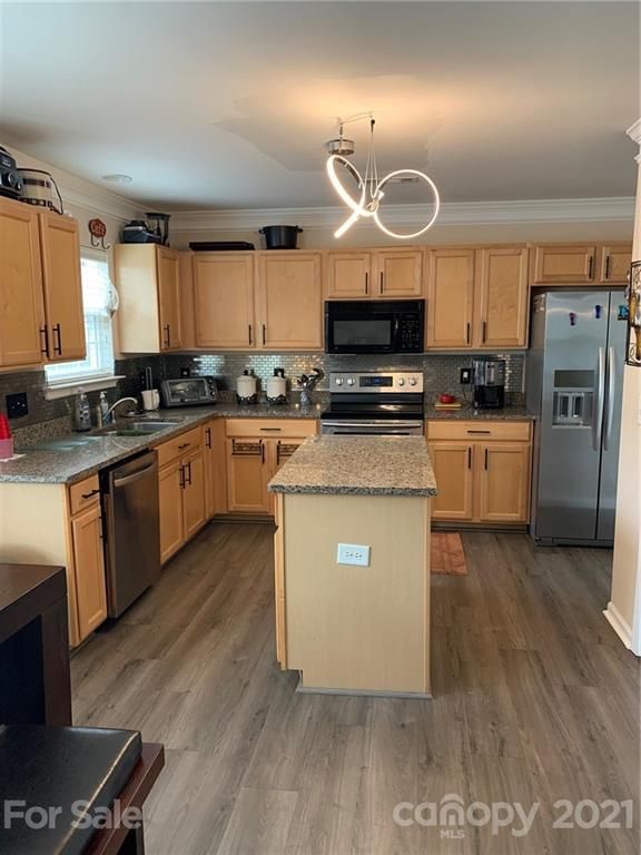 3737 Pauline Ln, Charlotte, NC 28216