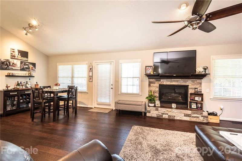 2016 Picnic Dr, Newton, NC 28658
